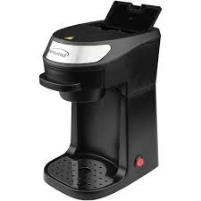 The scoop coffee maker is small enough to fit in a suitcase and doesn't take up much room in your kitchen. Brentwood 1 Cup Black Single Serve Coffee Maker With Mug Ts 111bk The Home Depot