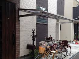 ykkapテラス屋根 柱無しタイプなら玄関前もすっきり テラス 屋根 エクステリアプランナー
