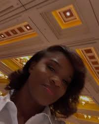 Self proclaimed IT girl, you can’t tell me sh!t girl 💕🥂