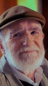 ¡Adiós, Khalil! 🥹 El abuelo de Juana Levy tuvo una emotiva partida, pero a  su vez, una hermosa reconciliación con su nieta, a quien le dejó el legado  de #RojoCarmesí.💄❤️¿Cuántos conmovidos con estas ...