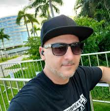 How to fix not seeing friends online in Apex Legends?