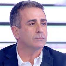 He works for the italian weekly magazine panorama, where he began as a collaborator and today he serves as senior editor, in the past he has held the same job for the cultural section of the magazine. Chi E Carmelo Abbate Eta Altezza Moglie Figli Laurea E Libri