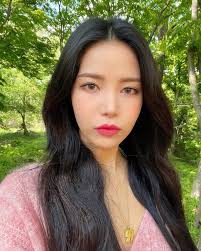 Solar, líder del super sonado girlgroup de kpop mamamoo hará su debut en solitario con el álbum single 'spit it out' este 23 de abril. Mamamoo Solar S Eating Habit Has Fans Both Impressed And Concerned Kpopstarz
