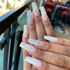Aquí vas a ver algunos diseños de uñas cortas, pero si quieres ver más mira nuestro articulo exclusivo de uñas cortas. Pin De Anmavi En Decoracion De Unas Unas Largas Unas Unas Blancas