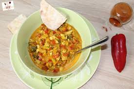 Sataras Ist Ein Gericht Das In Bosnien Als Resteessen Bekannt Ist Dabei Spielt Paprika Die Hauptrolle Ausserdem Kann Ma Hauptspeise Huhnerfleisch Vegetarisch