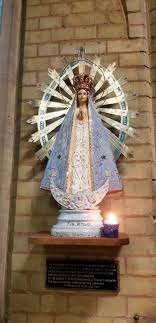 Arbol de navidad dibujo png virgen de guadalupe png capa de cd png notas musicales de colores png agujeros de balas png vectores de flores png. Historico La Imagen De La Virgen De Lujan Que Estuvo En La Guerra De Malvinas Regresara Al Pais Luego De 37 Anos Infobae