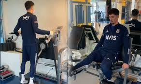 Savunma oyuncularıyla diyalog kurmuyorsun canım kardeşim. Fenerbahce De Altay Bayindir Taraftari Heyecanlandirdi Haber Dergim Guncel Haber Dogru Haber Acik Haber