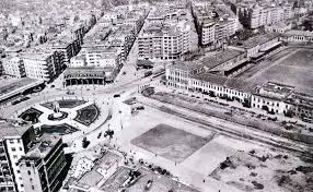 Taksim 1940 Topcu Kislasi Nin Yikilmadan Onceki Son Hali Istanbul Istanbul Tarihi Evler Kasir