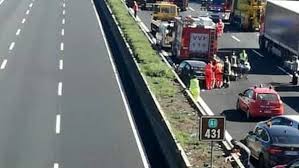 Un importante incidente sull'a1, in cui si contano vittime, sta paralizzando il traffico dividendo l'italia in due. Incidente Autostrada A1 A Pontecorvo Oggi 12 Ottobre 2017