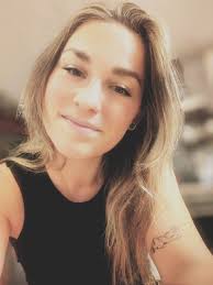 Viele Einzelunternehmer dachten anfangs, sie müssten eine perfekte,  unantastbare Business-Fassade aufbauen,