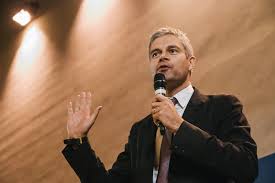 He was the secretary of state for european affairs under the foreign and european affairs minister, alain juppé. Laurent Wauquiez Jeune President Cherche Desesperement 300 Millions D Euros D Economies Rue89lyon