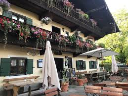 Die urlaubsgemeinde brannenburg ist staatlich anerkannter luftkurort und liegt im oberbayerischen unterinntal unmittelbar an der grenze zu österreich zu füßen der bergwelt des mangfallgebirges. Mullner Stuberl Brannenburg Restaurant Reviews Photos Tripadvisor