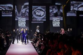 Последние твиты от fashion week (@fashionweek). Binz Báº¥t Ngá» Náº¯m Tay Chau Bui Táº¡i Sá»± Kiá»‡n Aquafina Tuáº§n Lá»… Thá»i Trang Quá»'c Táº¿ Viá»‡t Nam 2020
