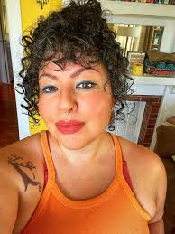 Yesterday a woman in my mentions spent her whole morning trying to tell my  lips were ugly. These lips!!! So I thought I would bless the timeline with  some lipstick selfies 😌