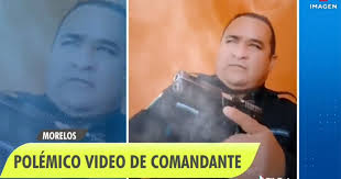 Separan de cargo a policía por grabar parodia de 'Teniente Harinas' en Tik  Tok