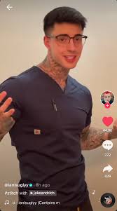 Bleu 💙 على X: Not me literally watching porn in the library because I  found @jakipz on twitter 🙃 I am so stupid guys I wasnt paying attention  and literally thought he