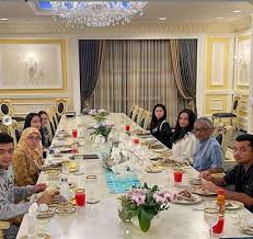 Sharaffudin idris shah has been married thrice. 14 Istana Sultan Kehidupan Kerabat Malaysia Yang Mewah Belaka