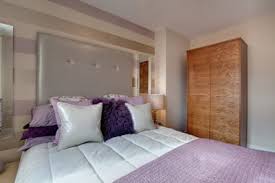 Der schlafzimmerschrank ist 2.30 m hoch und 2.60 m. Spiegel Im Schlafzimmer An Der Decke Anbringen So Geht S
