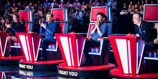 In the voice van vlaanderen wordt er keihard gestreden om muzikaal talent. Bart Peeters En Alex Callier Stoppen Met The Voice Van Vlaanderen