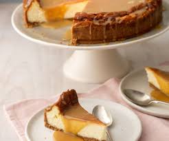 Baked White Chocolate Caramel Cheesecake Recipe In 2020 Caramel Cheesecake Chocolate Caramel Cheesecake Gluten Free Gingerbread