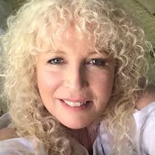 Lisa Bourque (@lisabrq)