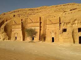 العلا.. أين تقع