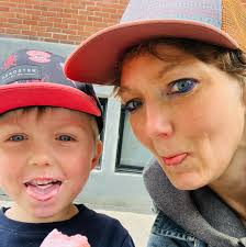 Which momfluencer is overdue for a deep-dive?