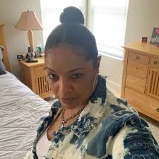 Veronica Pitts (@ronnieand3)