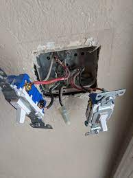C) the wires from the power source go from switch to switch, and then go to the light. Confused About 3 Way Switch Wires Connected Things Smartthings Community