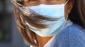 Il faut laver les cheveux des enfants, très souvent infestés de poux. Covid 19 Il Est Possible De Laver Son Masque Chirurgical Plusieurs Fois Estime L Ufc Que Choisir