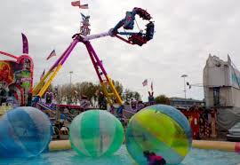 Trouvez dans notre liste les meilleures entreprises spécialisées dans le mariage pour la célébration de votre banquet et autres événements tels que des baptêmes, des communions, des anniversaires et des fêtes familiales inoubliables. Dol De Bretagne Un Debut Prometteur Pour La Fete Foraine De La Saint Luc Rennes Maville Com