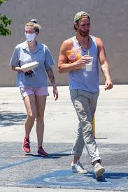 Carrie is invited to stay with a married friend and her husband, peter, at their beach house. Ireland Baldwin Takes Leftovers To Go After Having Lunch With A Boyfriend 27 Photos Sex Leak