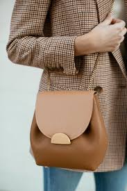 Dive into the heart of polène paris and discover the subtle forms and exquisite craftsmanship of our latest handbag designs. Polene Numero Un Mini Review Girl Meets Gold