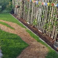 Bringen sie herbstrasendünger aus damit der rasen dem winter trotzden kann. Herbstdunger Fur Den Rasen Mein Schoner Garten