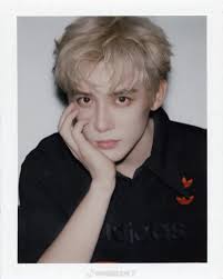 🔥 VƯƠNG AN VŨ ĐU TREND POLAROID XÉ VỚI MÁI TÓC BẠCH KIM