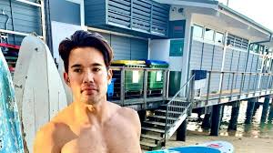 He had two younger brothers, jeremy and laurence mossman. Lnwgk3shij Wzm