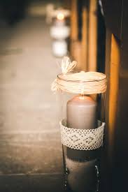 Pourquoi choisir des bougies led pour ma déco de mariage ? Decoration Bougie Dans L Eglise Photographe De Mariage Cb Mathilde Et Cedric Photographe De Mariage Decoration Bougies Photographe Mariage Deco Eglise Mariage