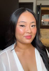 Hi Ladies! My name is Alexis , I am a professional makeup artist located in  Lexington, KY! I specialize in subtle, soft glams but I can do pretty much  anything! I have