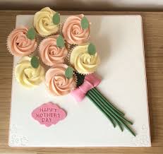 See more party ideas at catchmyparty.com #mothersday #mothersdayparty #mothersdaygift. Mother S Day Bouquet Cupcake Board Pastel Dia De Las Madres Ideas De Pastel De Cumpleanos Ramo De Cupcakes