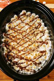 Easy Slow Cooker Recipes For Chilly Fall Nights Slow Cooker Recipes Dessert Crockpot Recipes Easy Crock Pot Desserts