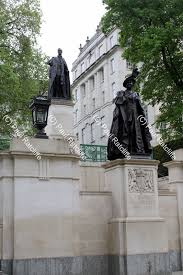 George vi sound in antarctica; Royal Photography By Paul Ratcliffe King George Vi Queen Mother Statue S The Mall London