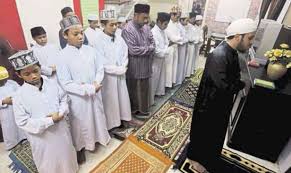 Aku mau menceritakan kisahku yang sebenarnya pada shindy, anak ketiga perempuan berusia 11 tahun dalam keluarga itu. Amalan Tarekat Perlu Tunduk Kepada Syariah Berasaskan Al Quran Sunah