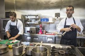 Aquellos que han crecido en la provincia lo saben a la perfección, la cocina es sagrada, por lo que es comprensible exigir un nivel de excelencia. Este Curso Aprendere A Cocinar 5 Propuestas En Valencia Guia Hedonista