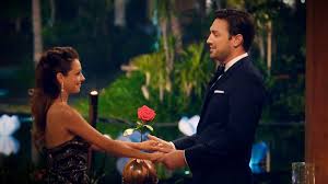 Goodbye juan pablo, hello colton gives cassie his final rose on the bachelor finale. Bachelor 2018 Das Grosse Finale Daniel Gibt Kristina Seine Letzte Rose B Z Berlin