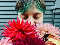 Lisa Ehly's Instagram, Twitter & Facebook