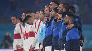 Habár az olasz futballkultúra évtizedeken keresztül futószalagon termelte ki magából a védőklasszisokat, ez a lendület mostanra megtört, létszámban és. Ha Meg Nem Kapott El Az Eb Hangulat Nezd Meg Ahogy Az Olaszok Uvoltik A Himnuszt Foci Eb 2020
