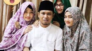 Kebolehan poligami dalam syariat islam merupakan sebuah produk hukum yang sifatnya diakui (imdha'i). Berpoligami Dalam Islam Unique Card Wedding Invitation Produk