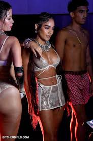 Vanessa Hudgens Nude Celeb Leaked Nudes