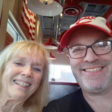 What are the must-eat places in Gatlinburg?