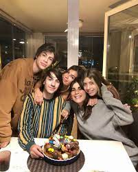 6 actualmente reside en la ciudad de rosario donde posee su estudio de grabación, alternando su estancia con buenos aires. La Exesposa De Coti Sorokin Habria Reaccionado A Lo De Cande Tinelli La Tremenda Foto Que Publico Minuto Neuquen